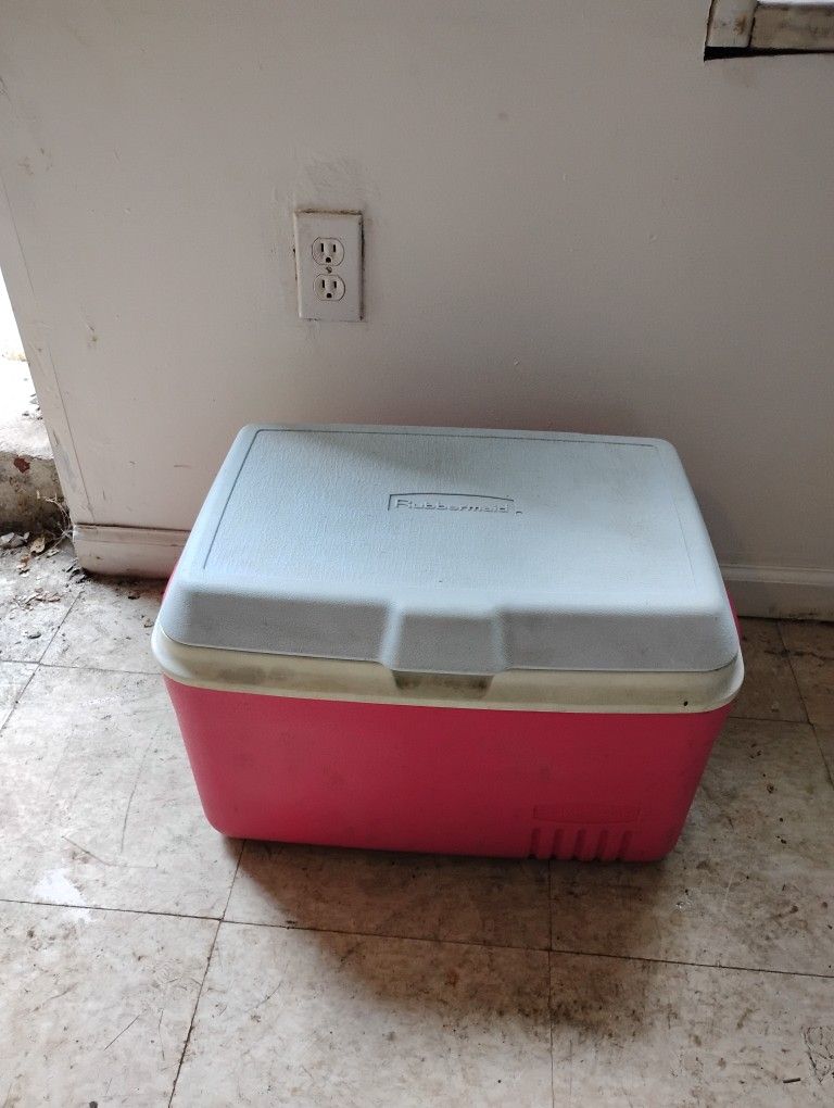 Rubbermaid Small Cooler