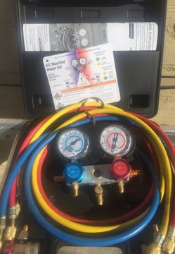 A/C Manifold Gauge Set. With case