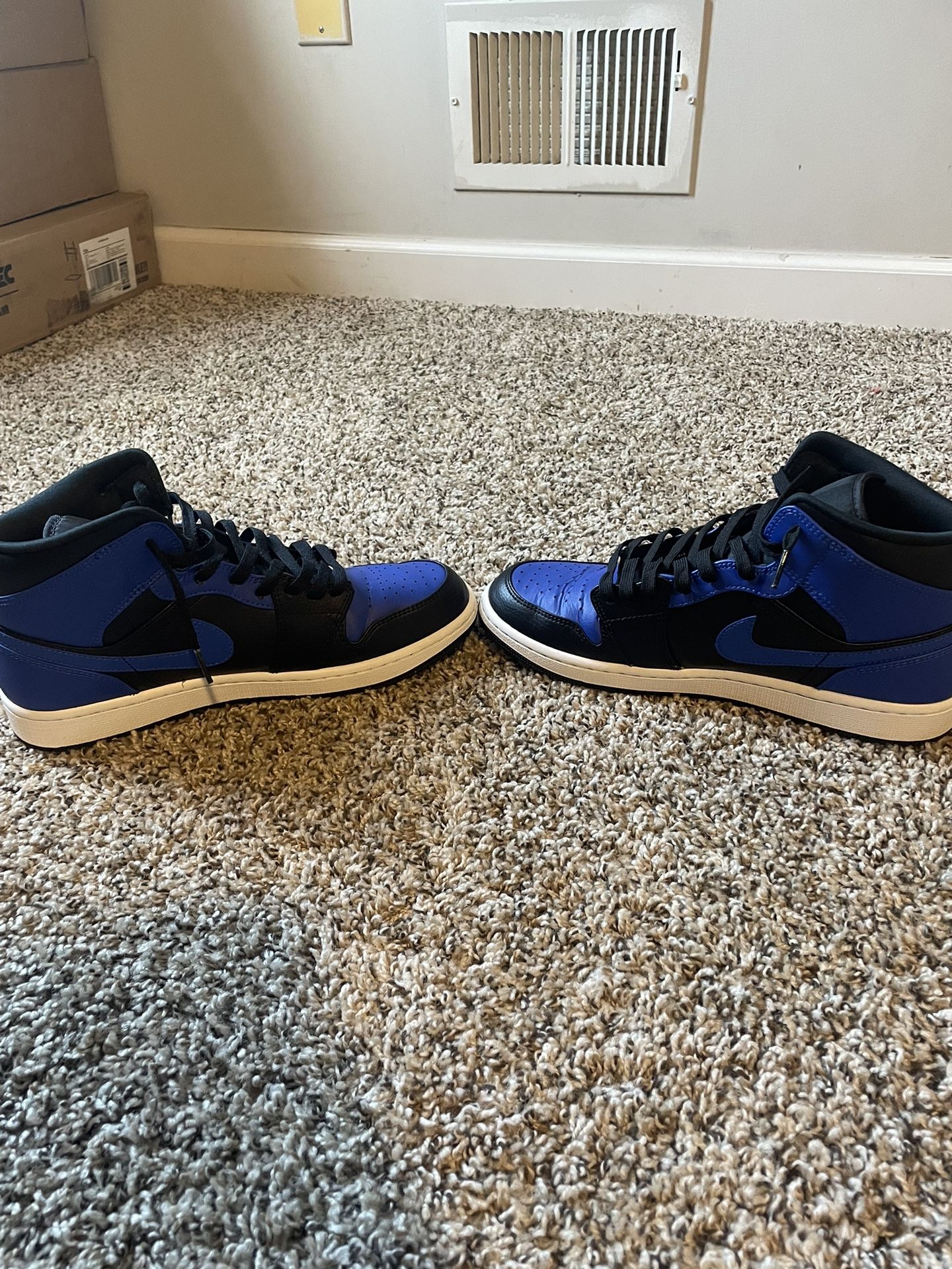 Jordan 1 Mid Retro “Hyper Royal”