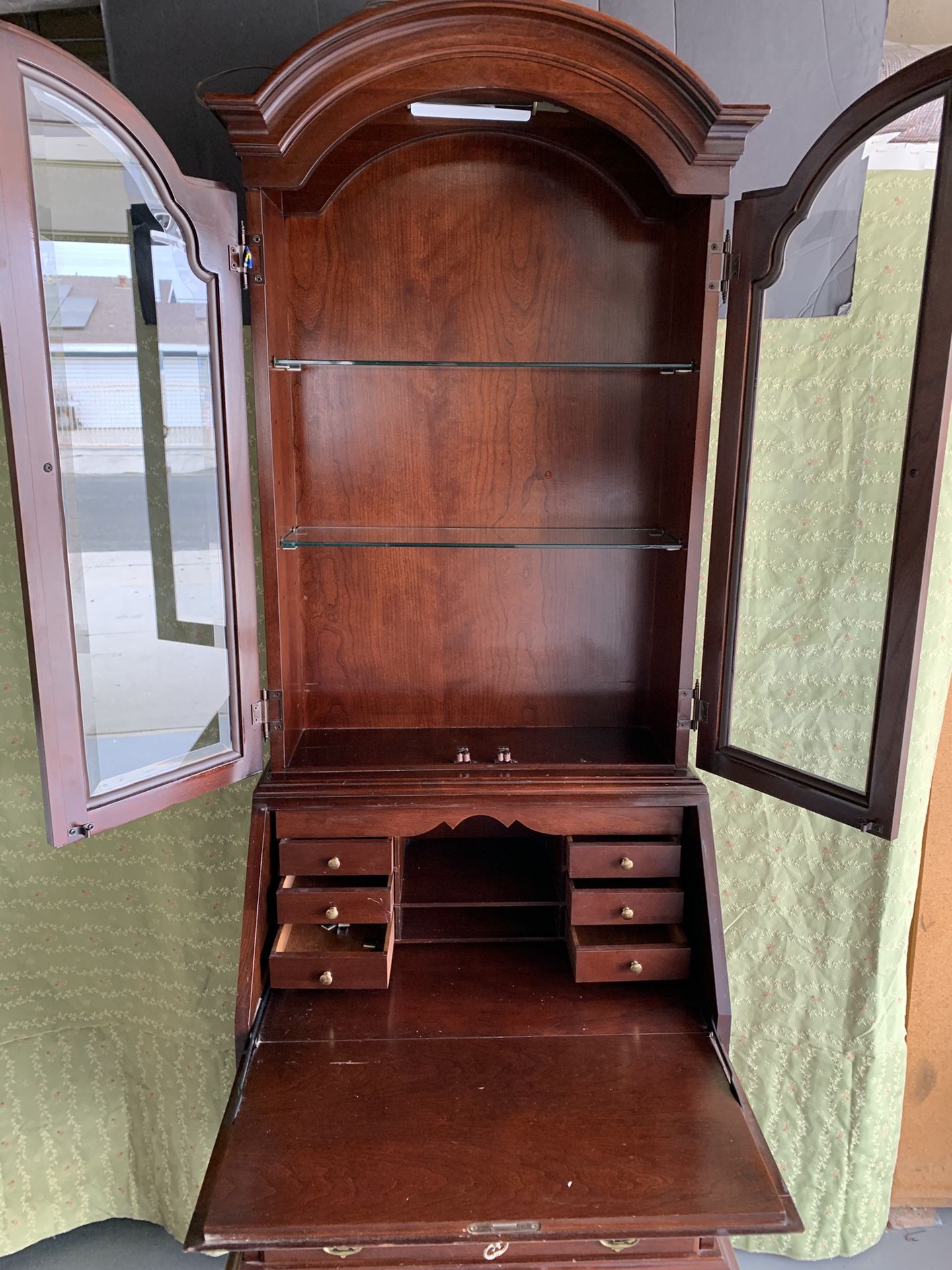 Vintage Dresser+