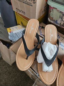 New Size 9 Fashion Focus sandal wedges.