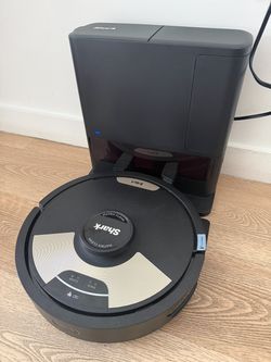 Shark Robot Vacuum 2 in 1 - like new