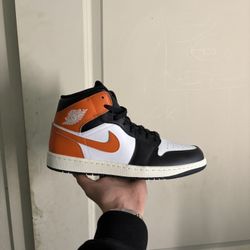 Jordan 1 Mid