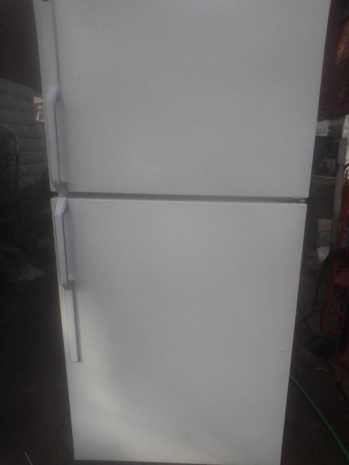 WHITE SPACE SAVER REFRIGERATORS IN BEAUTIFUL CONDITION