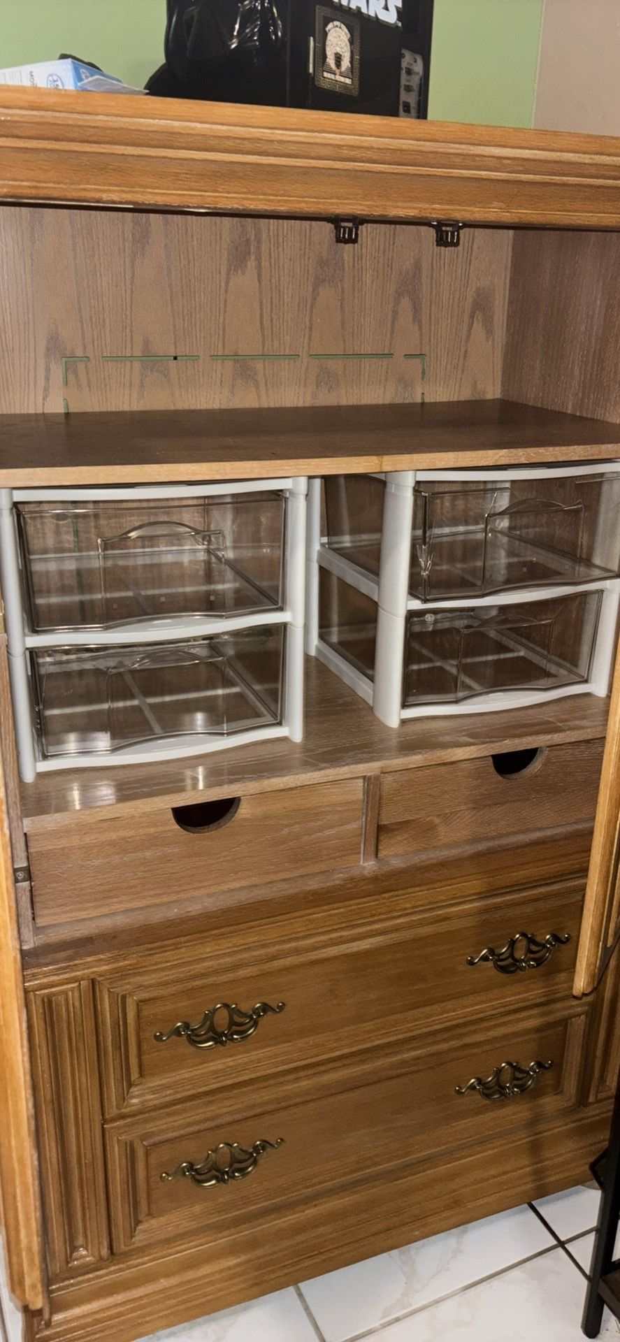 Fall Sale Event!!!* Floor Model Sherry Wood Dresser/Mirror Sets