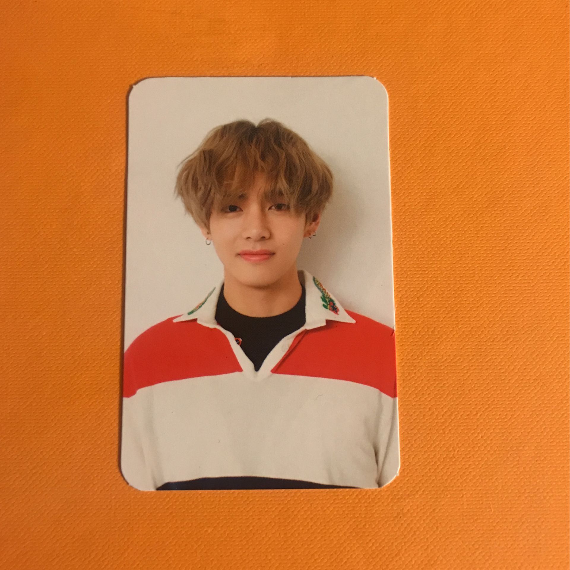 BTS V “LOVE YOURSELF” OFFICIAL PHOTOCARD