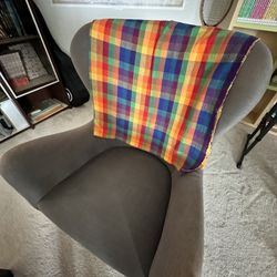 Modern Accent Armchair – Excellent Condition