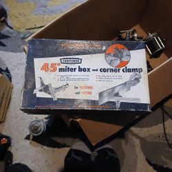 Vintage Craftsman 45° Miter Box and Corner Clamp (Model #9-6661). 0⁰