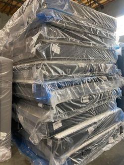 Queen Mattress Liquidation Sale!! Lots To Choose From $5 Down