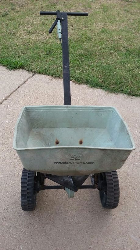 Ez Broadcast Spreader by Republic