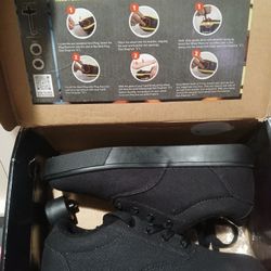 New Heelys Solid BLACK