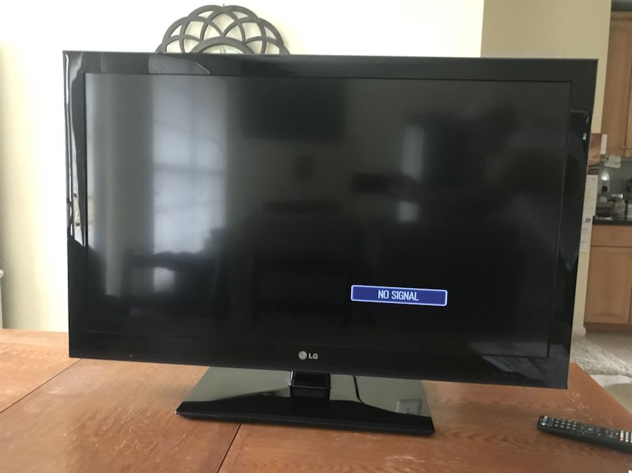 LG 42CS560 42” Flat TV