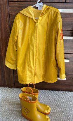 Disney Store The Lion Guard Kion Raincoat and Boots Set Size 5/6