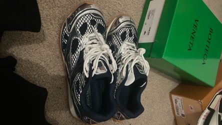 Navy blue bottegas