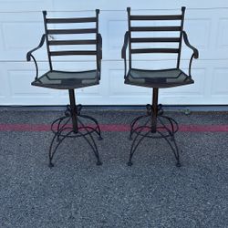 2- Metal ( Swivel) Patio Chairs..😎🌴