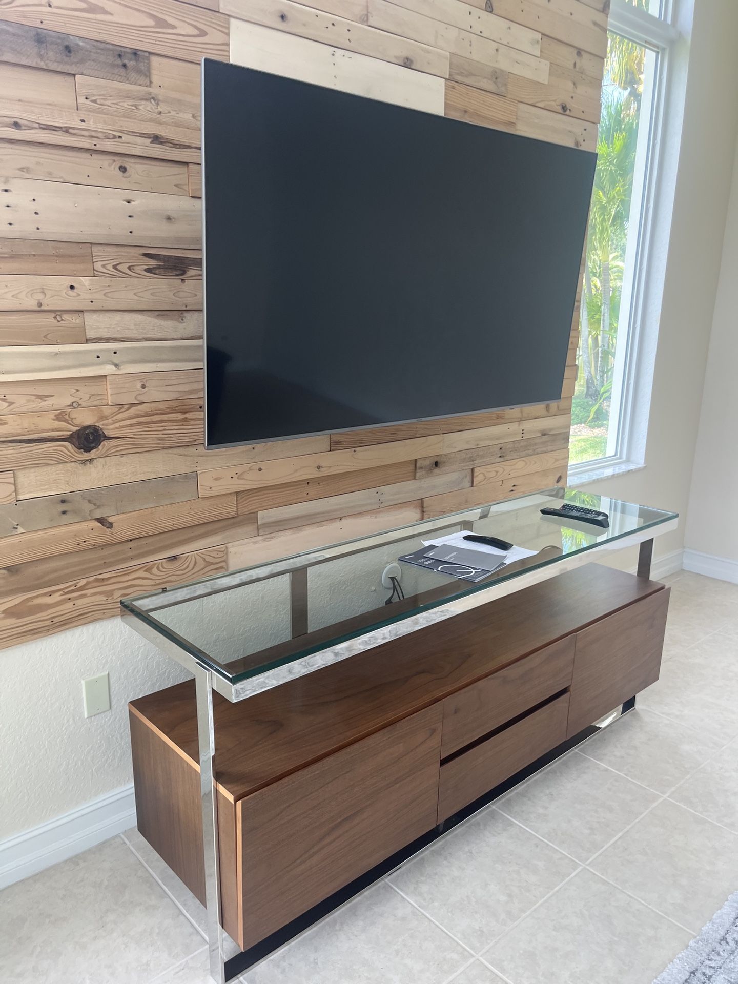 Samsung TV And Stand $500
