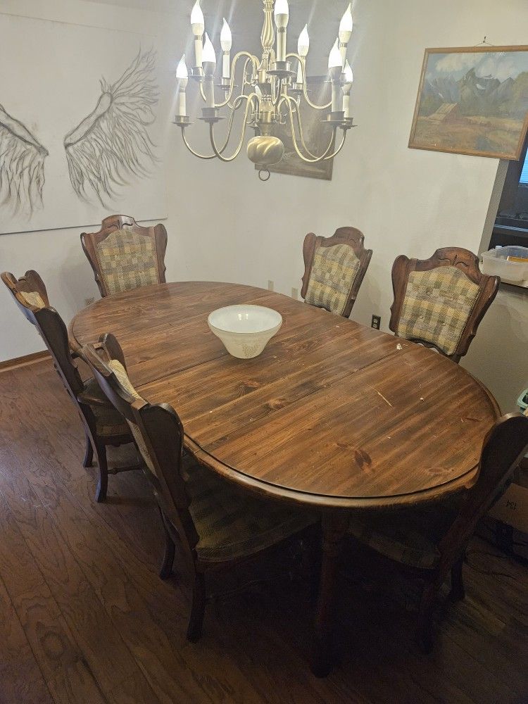 Vintagge Dining Room Table