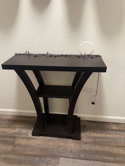 Entry way table