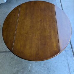 Round Table, Folding Wings, 3 Chairs