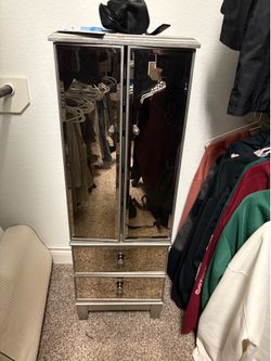 Jewelry holder