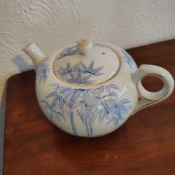 Japanese Tea Pot Imari/Aritaware. 