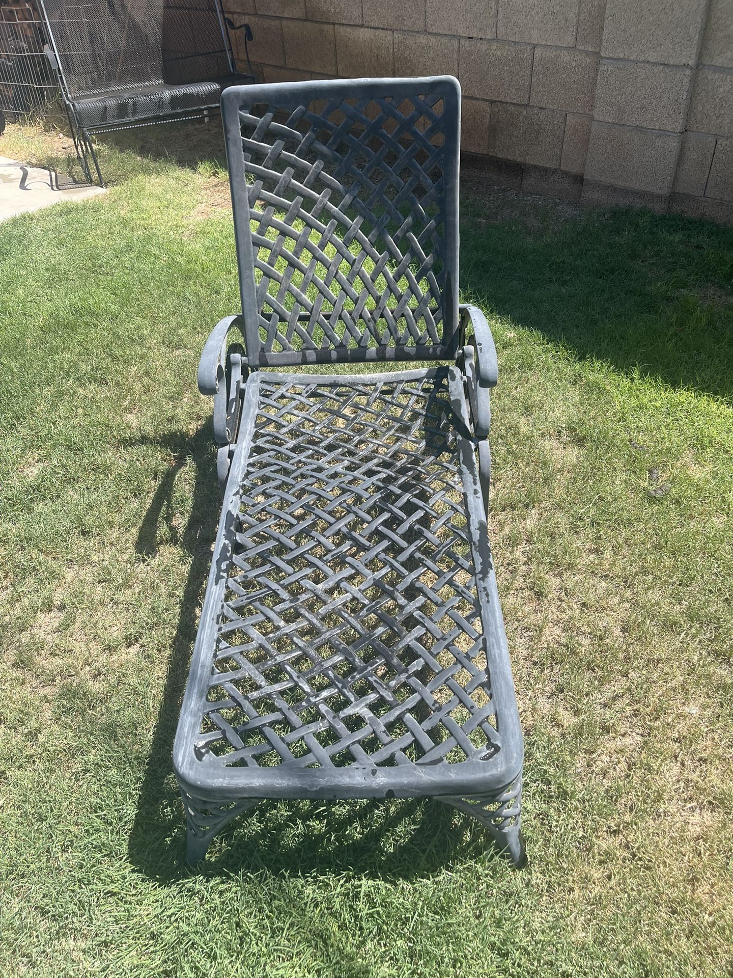 Outdoor Heavy Duty Antique Chaise Lounge