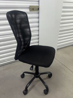 Black swivel work chair