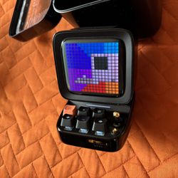 Divoom DitooPro Bluetooth Speaker / Art / Gadget