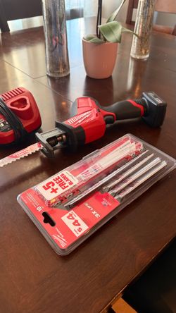 Milwaukee FUEL hacksaw M12