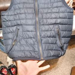 A&F Puffer Vest Black M,L