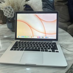 Great MacBook Pro 13” 2.7GHZ 8GB RAM Monterey