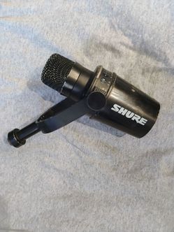 Shure mic model mv7