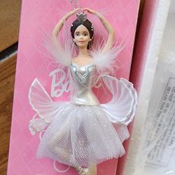 Barbie Swan Queen Ornament 