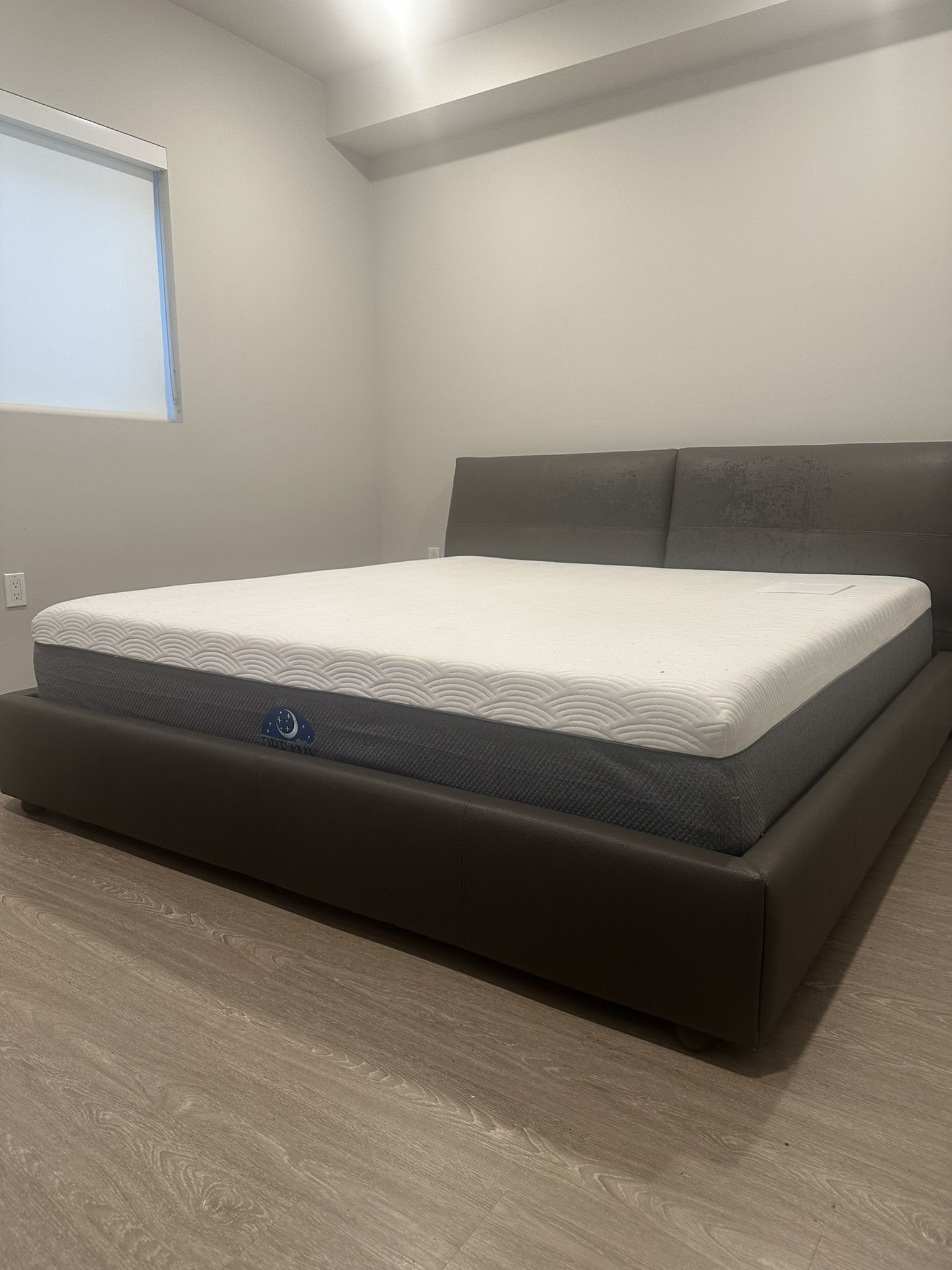 Modani king Size Bed (leather)