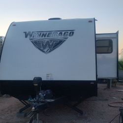 2015 RV WINNEBAGO 
