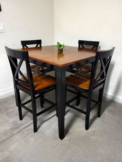 Table 4 Chairs Excellent Condition