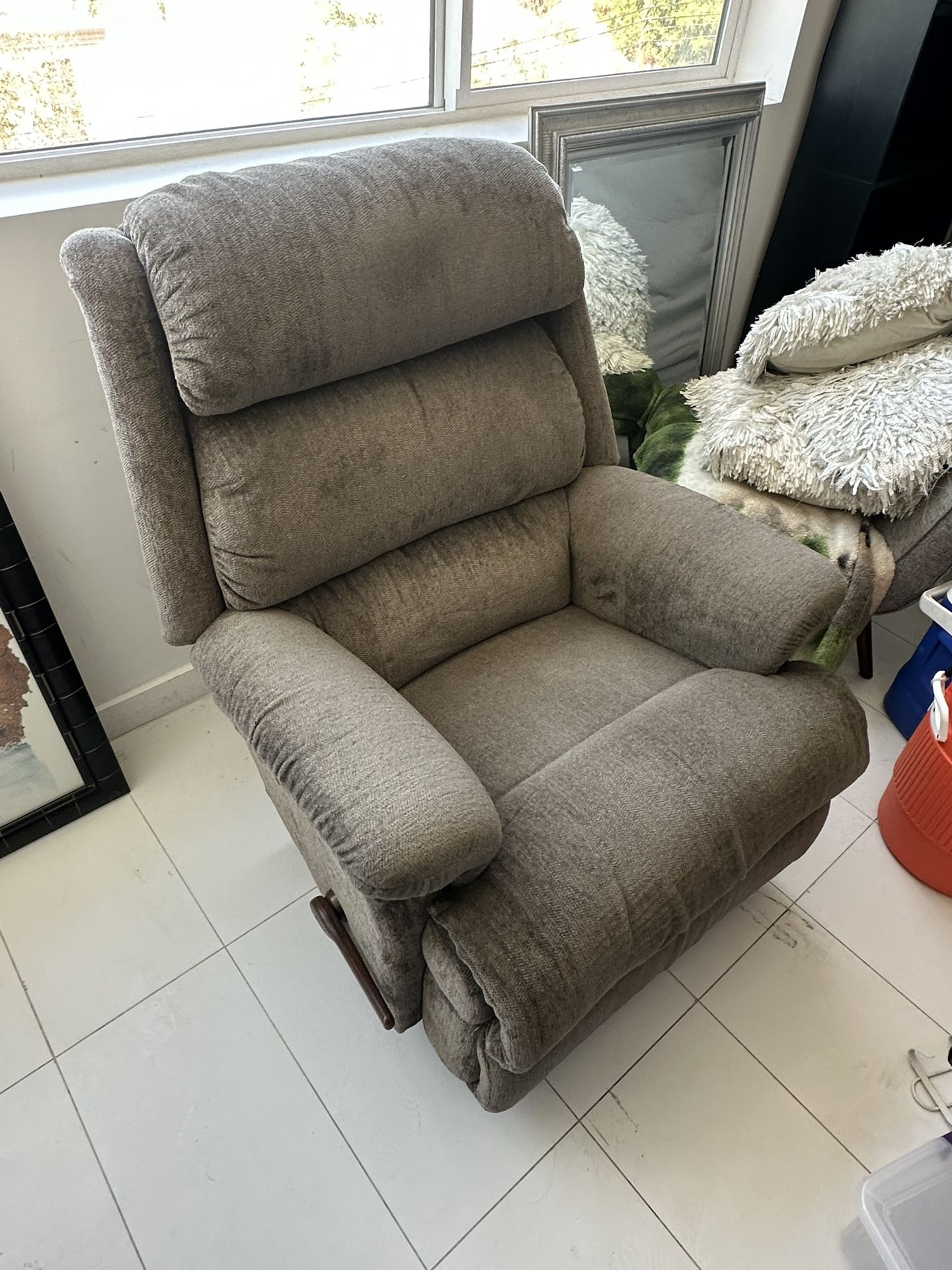 Sofa with leg rest 