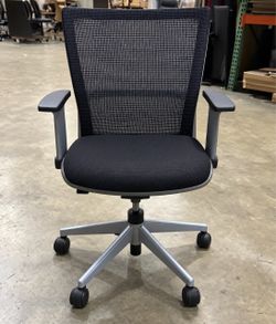 Black Mesh Back Office Chair with Armrests