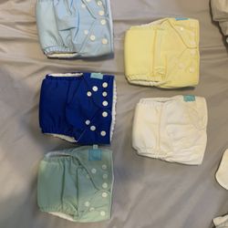 5 *NEVER USED* Charlie Banana Cloth Diapers And liners 