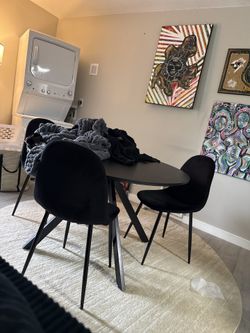 Round Dining table and chairs 