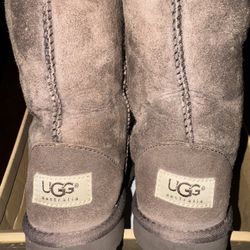 Kids UGG Boots brown size 4 