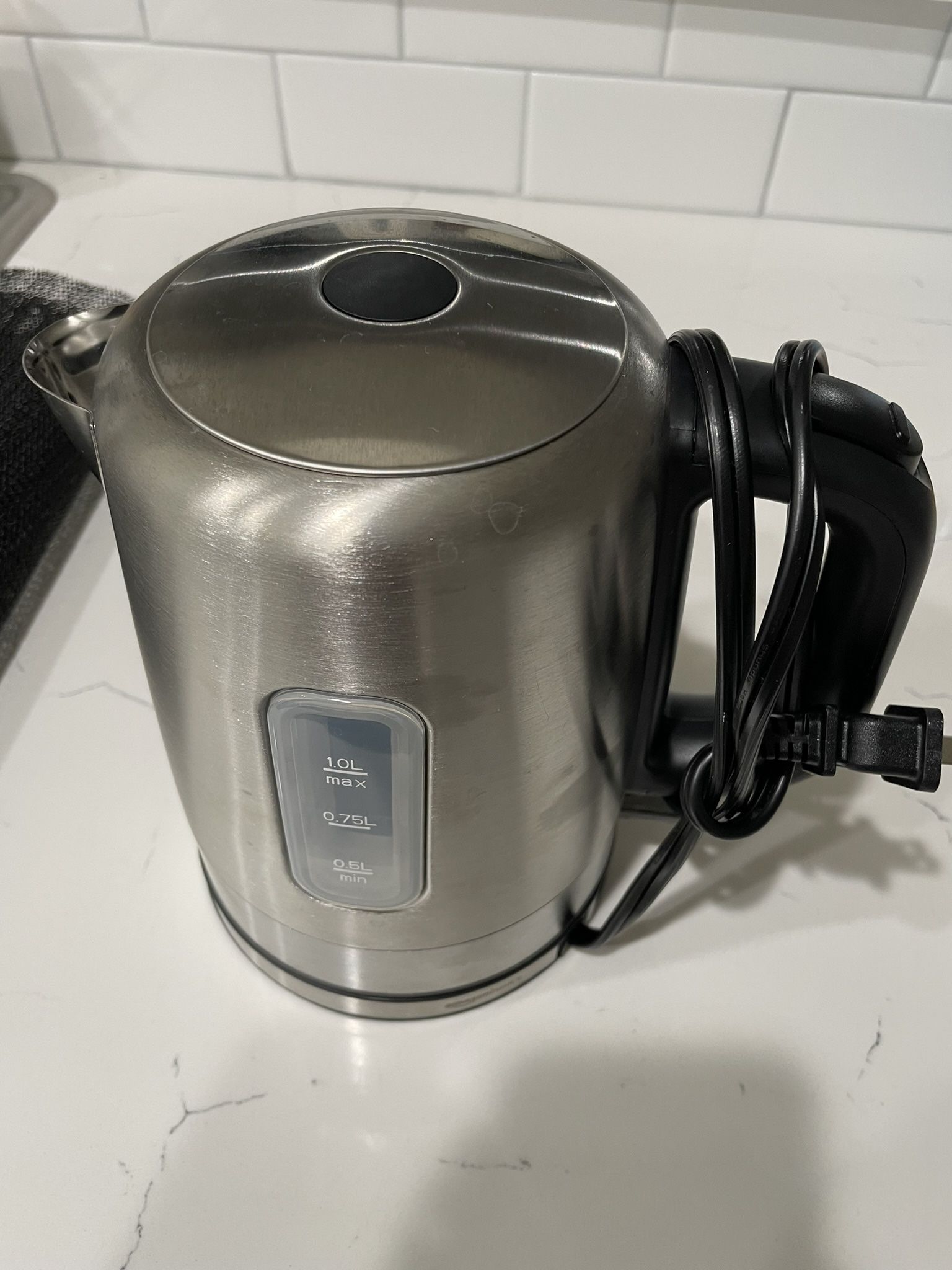 Amazon Basics Electric Stainless Steel Kettle for Tea and Coffee