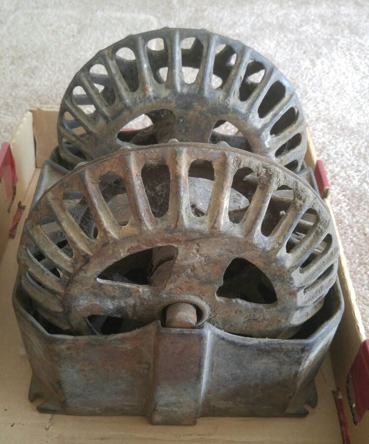 Antique Hog Oiler Farm Master 906.1