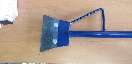 Heavy duty floor scaper