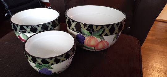 Mixing bowls