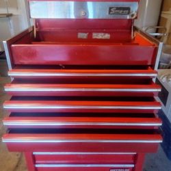 SNAP ON 6 DRAWER TOOLBOX WITH WATERLOO BOTTOM LOADER ON WHEELS