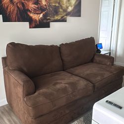 Love Couch, Great Condition 