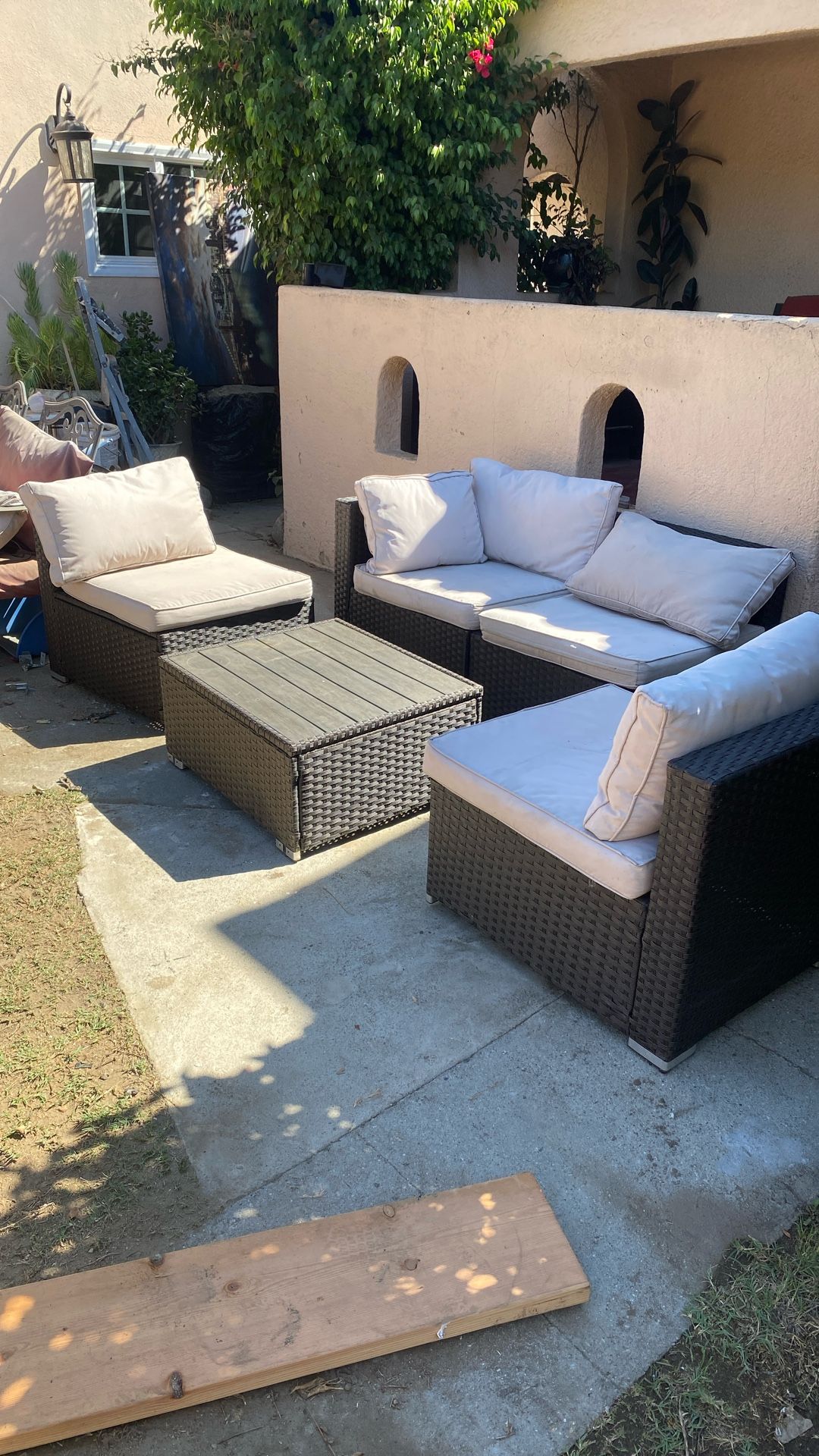 Outdoor Sofa Set Beautiful Style Comfortable Five Pieces Everything Included Nice Color Easy To Carried Lightweight