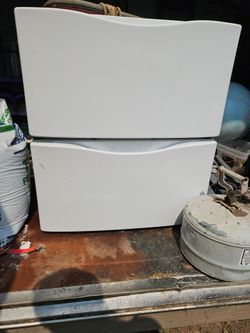 Washer dryer pedestals