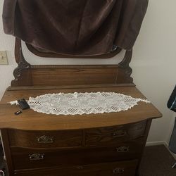 Antique oak dresser w/mirror